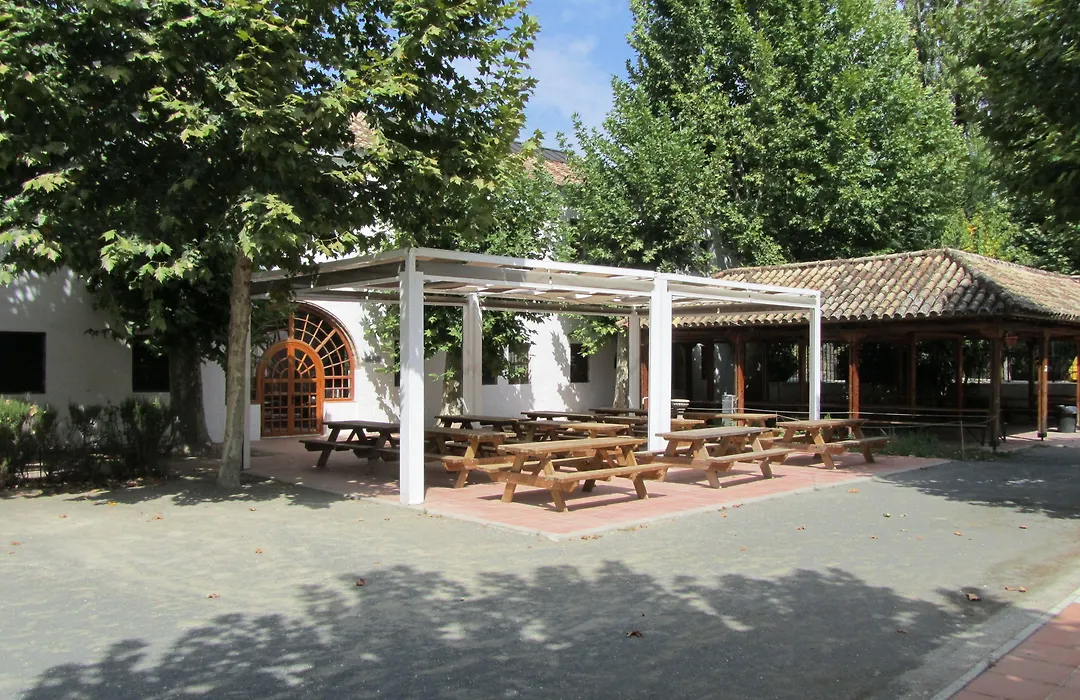 Albergue Juvenil El Bosque-1